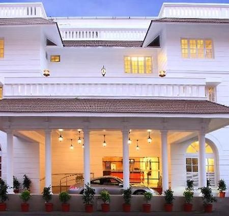 Hotel Luciya Palace Thrissur Ngoại thất bức ảnh