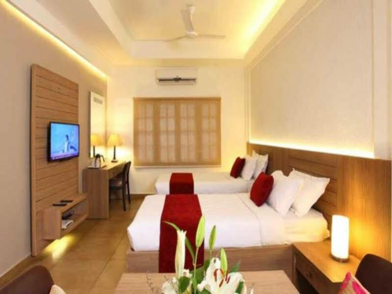Hotel Luciya Palace Thrissur Ngoại thất bức ảnh